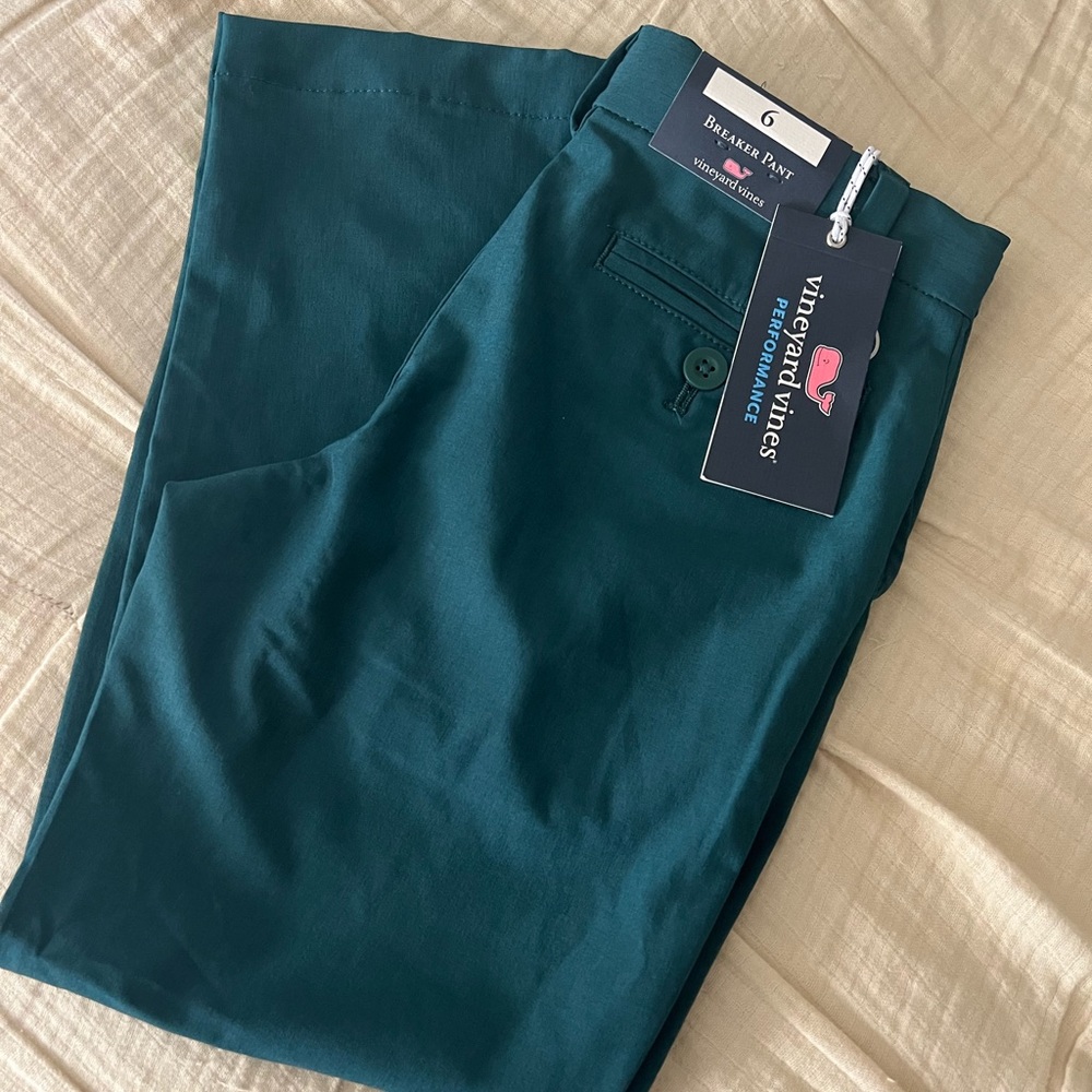NWT!! Vineyard Vines green dress pants! Perfect for Christmas!!